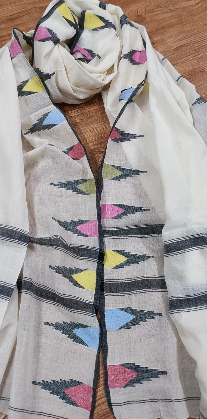 Cotton scarf with Jamdani narrow stripe